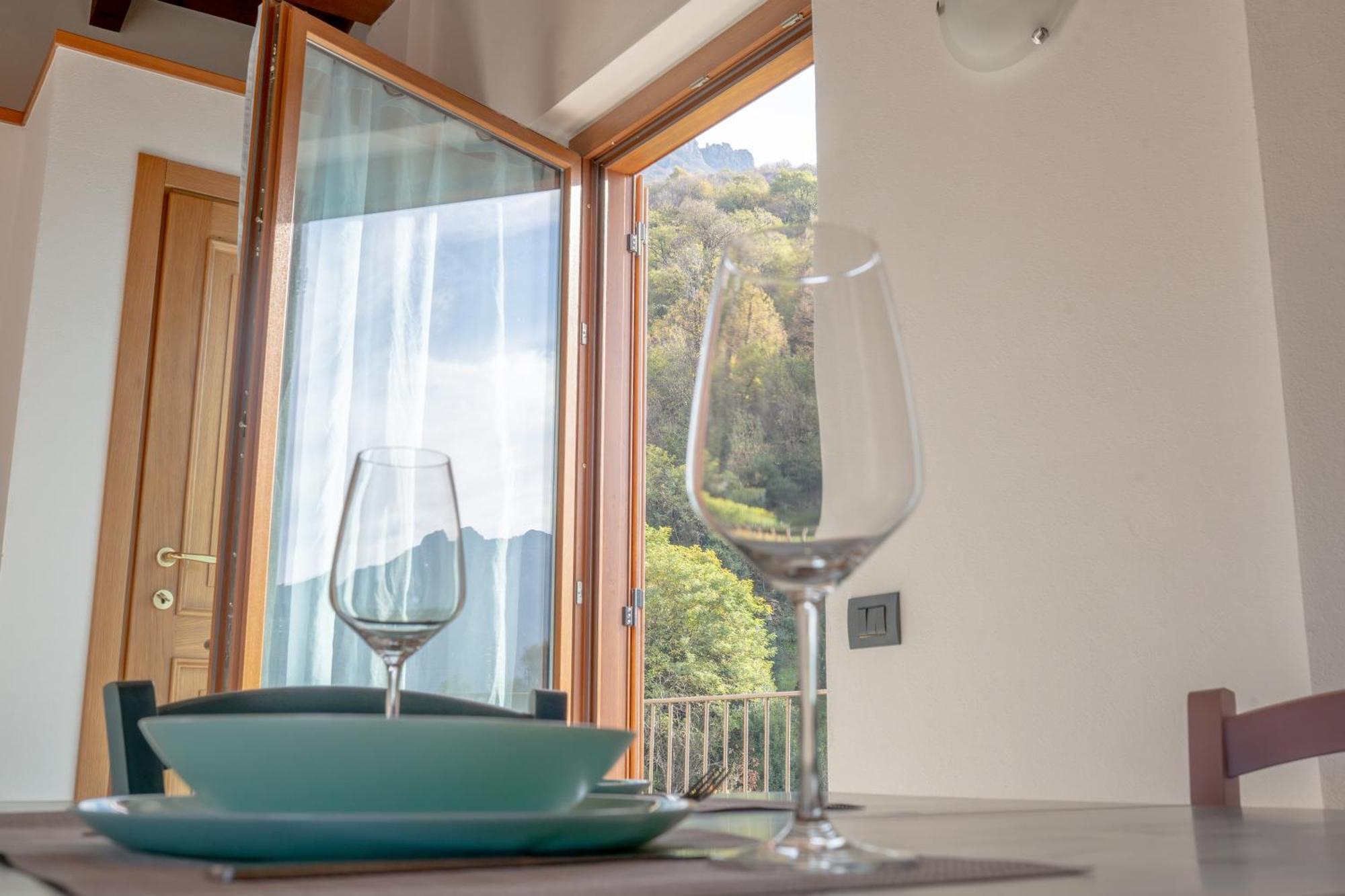 Larius Apartment - Como Lake View Mandello del Lario Eksteriør bilde